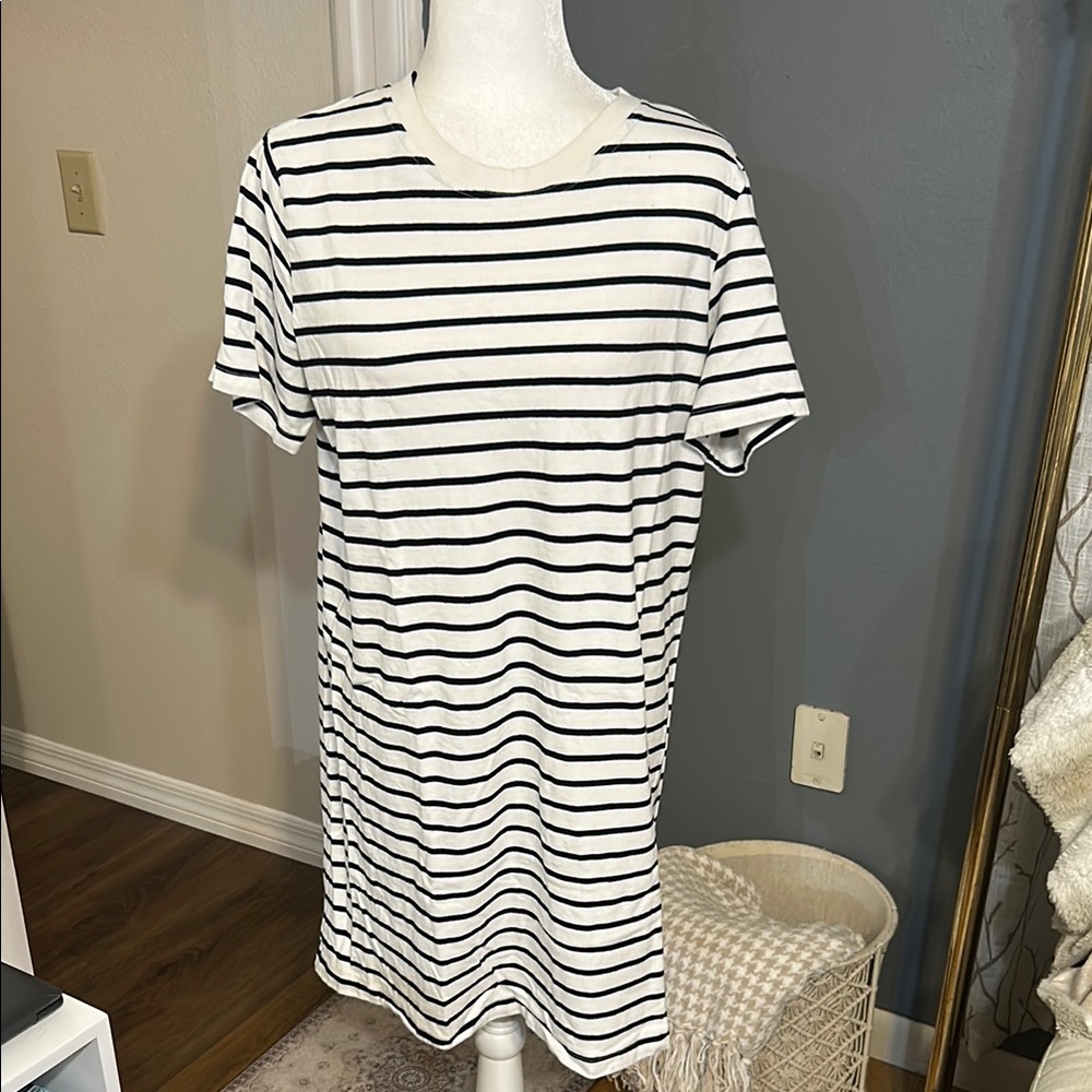 H&M Black and White Raglan Sleeve Sheath Dress